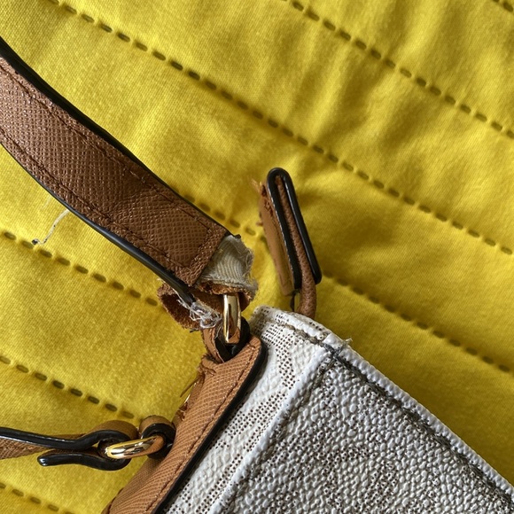 Michael Kors Cross Body! - Picture 3 of 6